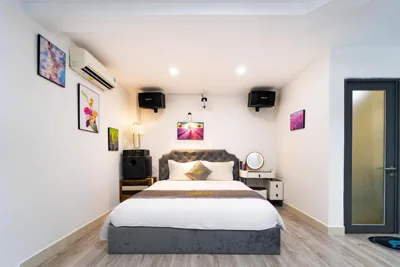 デラックスクイーンスタジオ — Golden Suites 3 Apartments